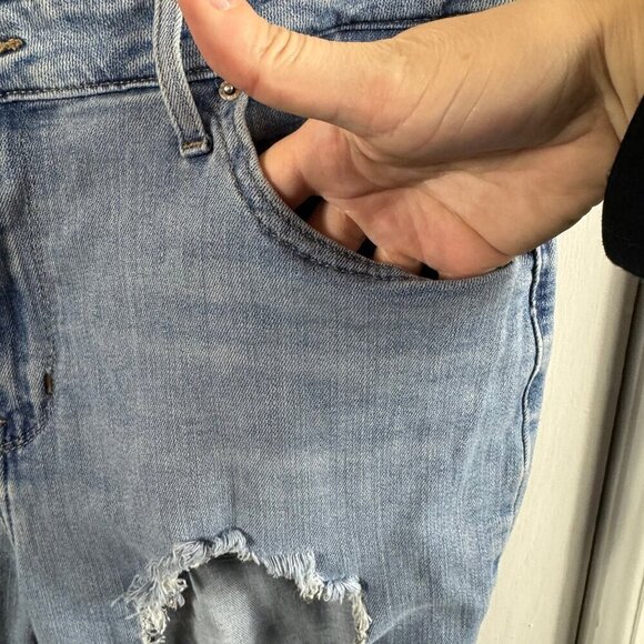 Levi's 721 High Rise Skinny Jeans. Light wash distressed with holes - Picture 4 of 7